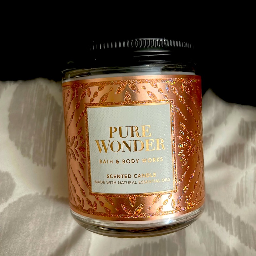 Pure wonder single wick sold out candle
